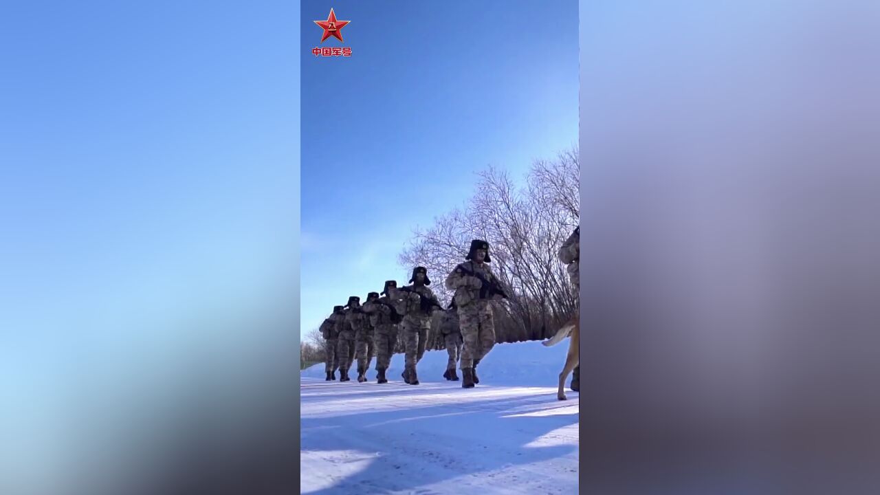 30ⰮŠC!边防官兵驾驶摩托雪橇巡边关