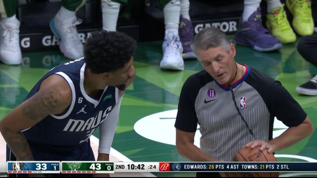 NBA常规赛：独行侠vs雄鹿第2节原声解说回放