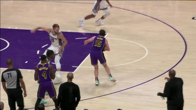 不愧是乡村曼巴！里弗斯连续冲击篮下连拿4分