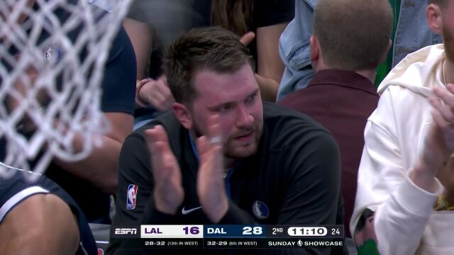 兄弟歇着我来！欧文篮下吃饼+翻身中投连取四分