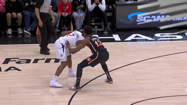 根本防不住 小卡硬刚防守强势打进2+1