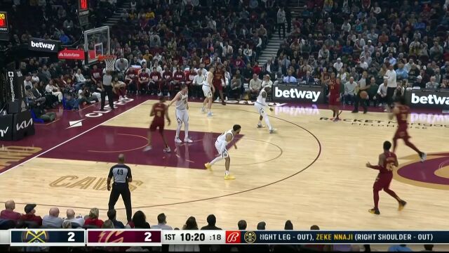 双塔连线美如画！阿伦行进间高抛喂饼助攻莫布里扣篮打进