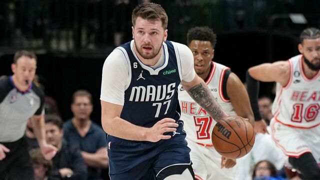 NBA·独行侠115-90大胜热火