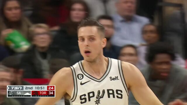天降奇兵！ 扎克柯林斯里突外投连得7分