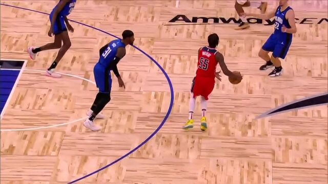 开始收割比赛！波神箭步流星送上单臂战斧劈扣