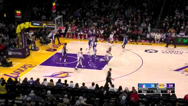 五大囧给你安排上 威少反击3打2直接把球扔出底线