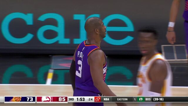 保罗助飞比永博篮下暴扣 约翰逊冲入禁区轻松补篮建功