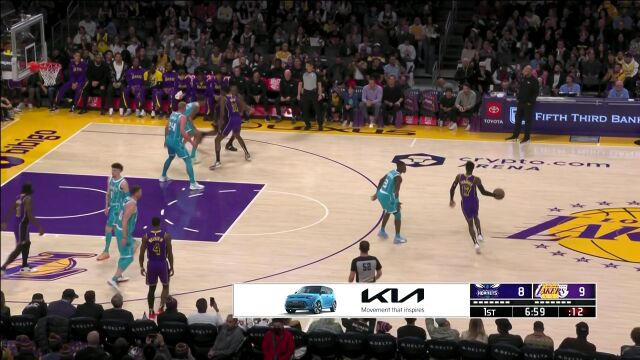 艺高人胆大！詹姆斯夹缝妙传布莱恩特上篮命中