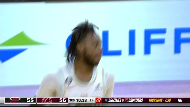 篮下防守跟纸糊的一样 加兰两次长驱直入连取4分