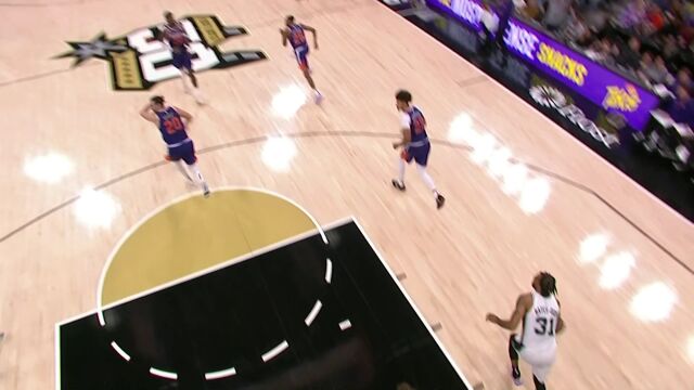 迪奥普纵贯全场长传精确制导 约翰逊接球上篮一气呵成