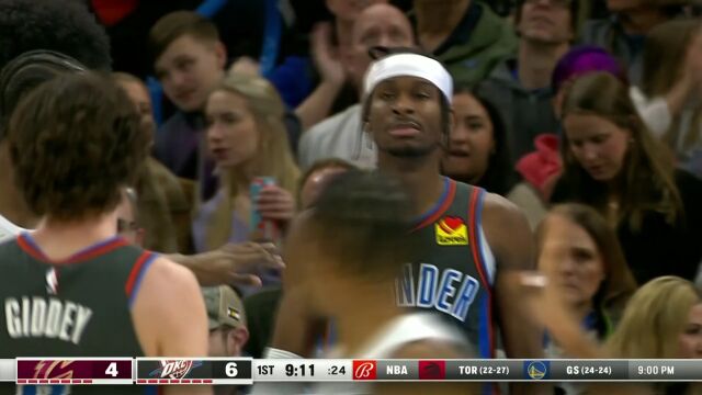 节奏变化骗过防守 亚历山大华丽突破挑篮潇洒飘逸