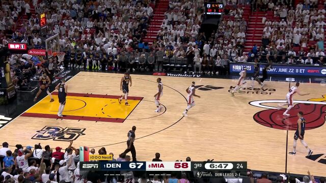 乐福连中两记三分 王猛：乐福和洛瑞这两个老将从悬崖边上把球队往回捞