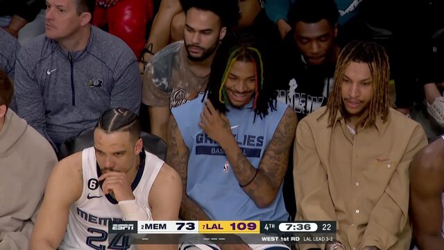 灰熊换上替补宣告投降 莫兰特板凳席有说有笑 狄龙面如死灰对比鲜明