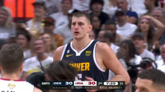 约老师命中超远三分 孔祥宇惊呼：在全明星这可是四分球了