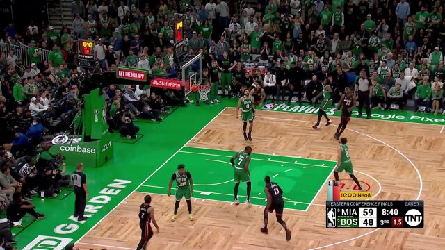 这简直是太关键了！ 怀特打出一波8-0及时止血
