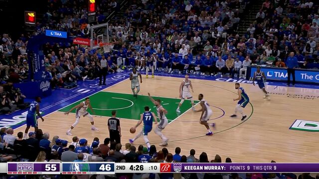 蝴蝶穿花行云流水 欧文面对防守从容不迫稳稳打进