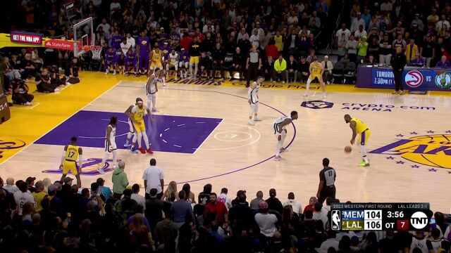 势在必得！詹眉携手发威连砍4分占据绝对优势