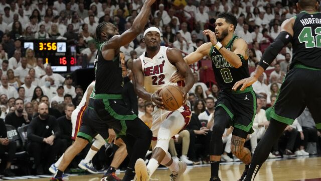 凯尔特人102-128热火 热火主场大胜绿军系列赛大比分3-0拿到赛点