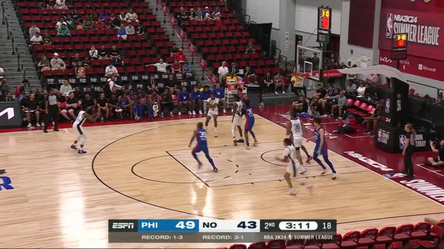 旋转跳跃他闭着眼 霍金斯穿花绕蝶潇洒上篮