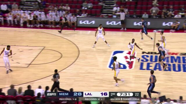 行云流水！拉拉维亚丝滑转身过人上篮一气呵成