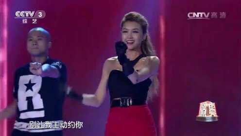 王蓉载歌载舞 一首《哎呀》充满青春活力