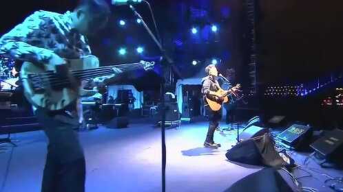 许巍《灿烂》现场版，这就是歌曲的魅力吧