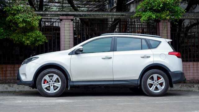 丰田RAV4改装TEI Racing前后刹车套装作业