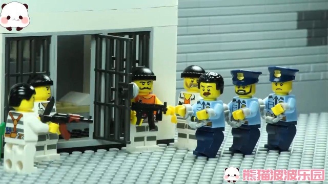 乐高越狱之叛乱,警察为何排队进牢房?乐高玩具LEGO玩具故事