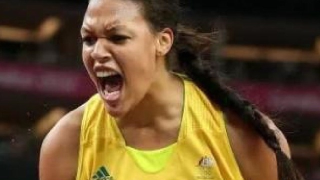 中国女篮内线的重大挑战,坎贝奇,曾在WNBA单场得53分的女鲨鱼!