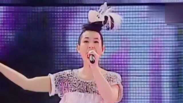 刘若英深情演唱经典歌曲《飘洋过海来看你》《年华》