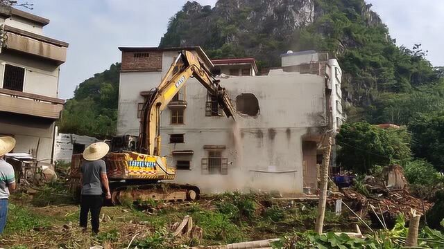 云城街道办联合多部门依法对市区浩林西路贯通项目房屋进行清拆