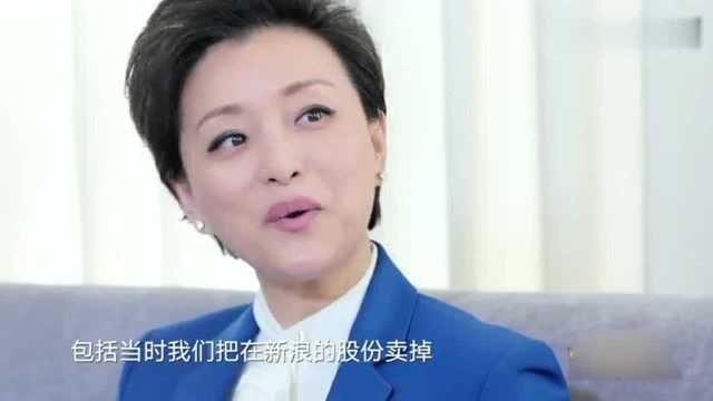 杨澜坦言不甘阳光卫视出让,是老公拍着桌子,力劝自己放弃