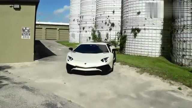 白色的兰博基尼Aventador LP750炫酷跑车,精美霸气!