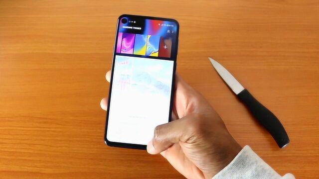 三星 Galaxy A8s挖孔屏手机开箱,这样的设计会比刘海屏漂亮多少