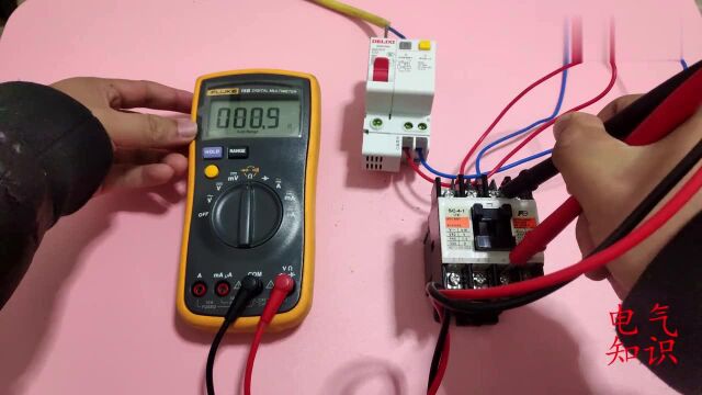 高手与新手的区别:手持万用表,使用多种方法判断电路通断