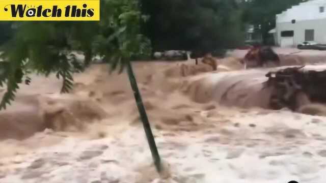 实拍美国密苏里州爆发洪水 巨大洪流淹了房屋冲垮道路