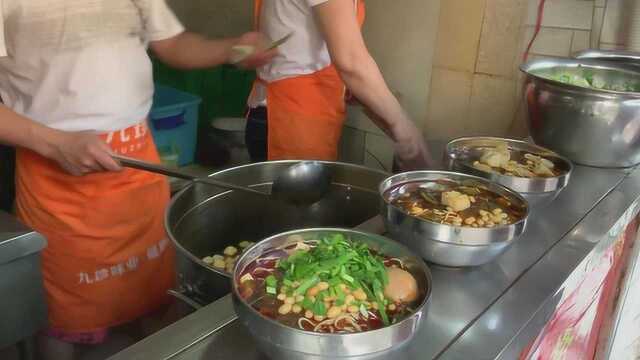 湖北街头豆腐面,4元一大碗,豆腐海带黄豆都有,看着食欲大增