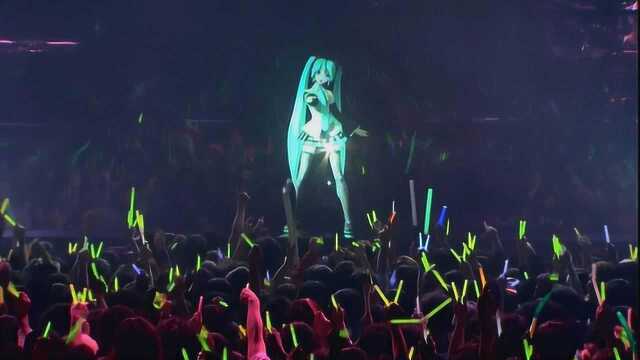 初音未来演唱演绎《千本樱》,台下宅男疯狂尖叫,画风实在太美