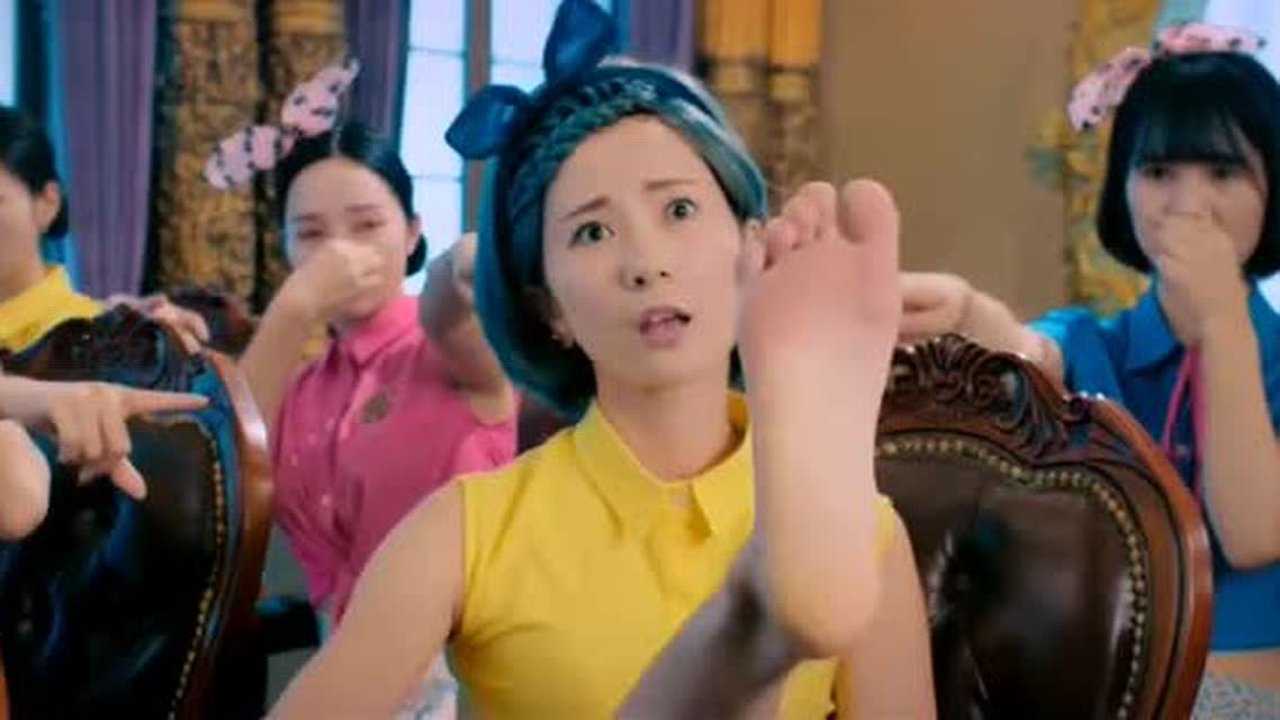 不良千金月亮上课的做出的事却让同学和老师都很嫌弃