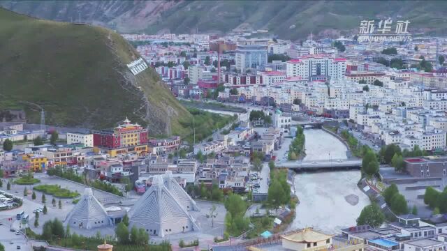 青海玉树灾后重建如期完成 《源在玉树》片段