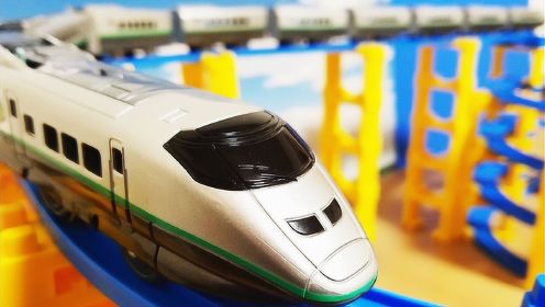 儿童益智火车玩具开箱 动力火车过弯道
