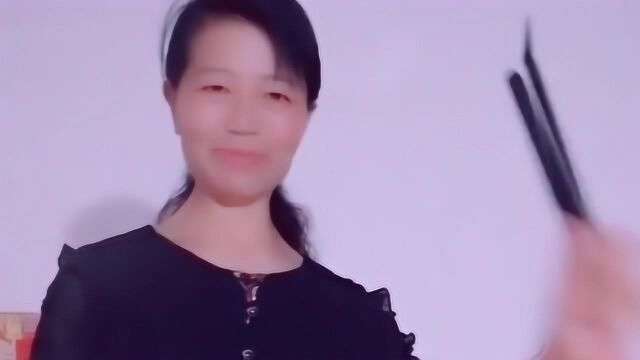 大姐学唱河南坠子《王泰来》,表演妙趣横生,网友:胡银花徒弟?