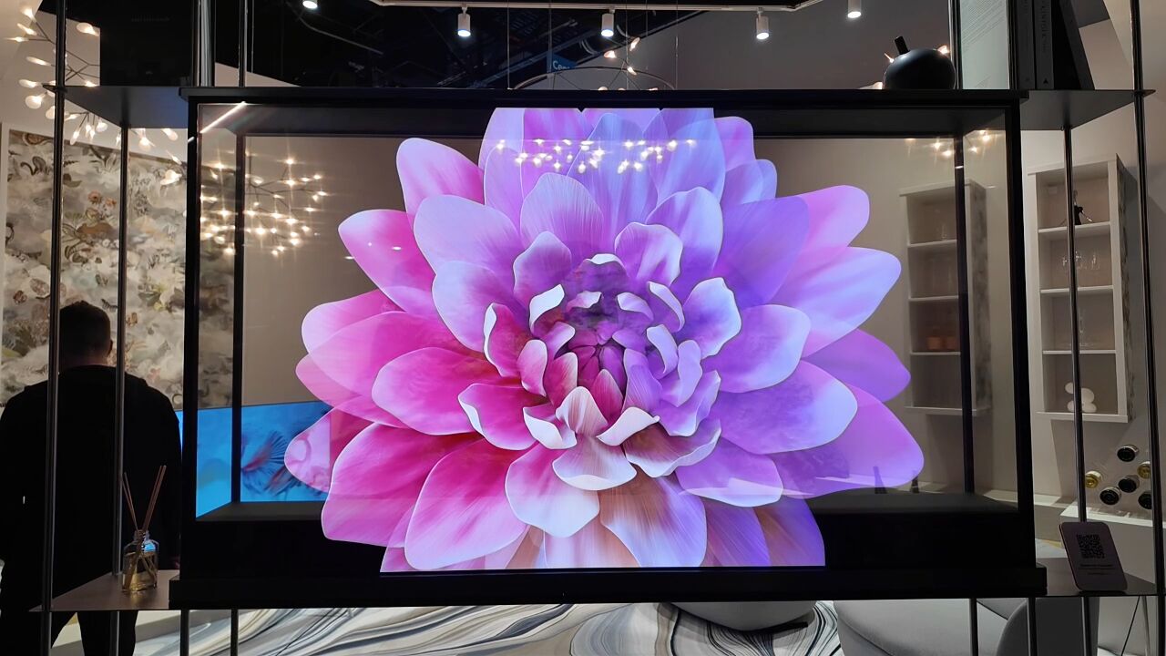 LG展示全球首款无线透明OLED电视|CES 2024