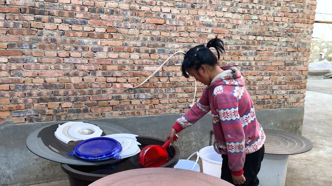 儿媳离家,残疾奶奶艰难将孙女养大,谁知不久又传来噩耗