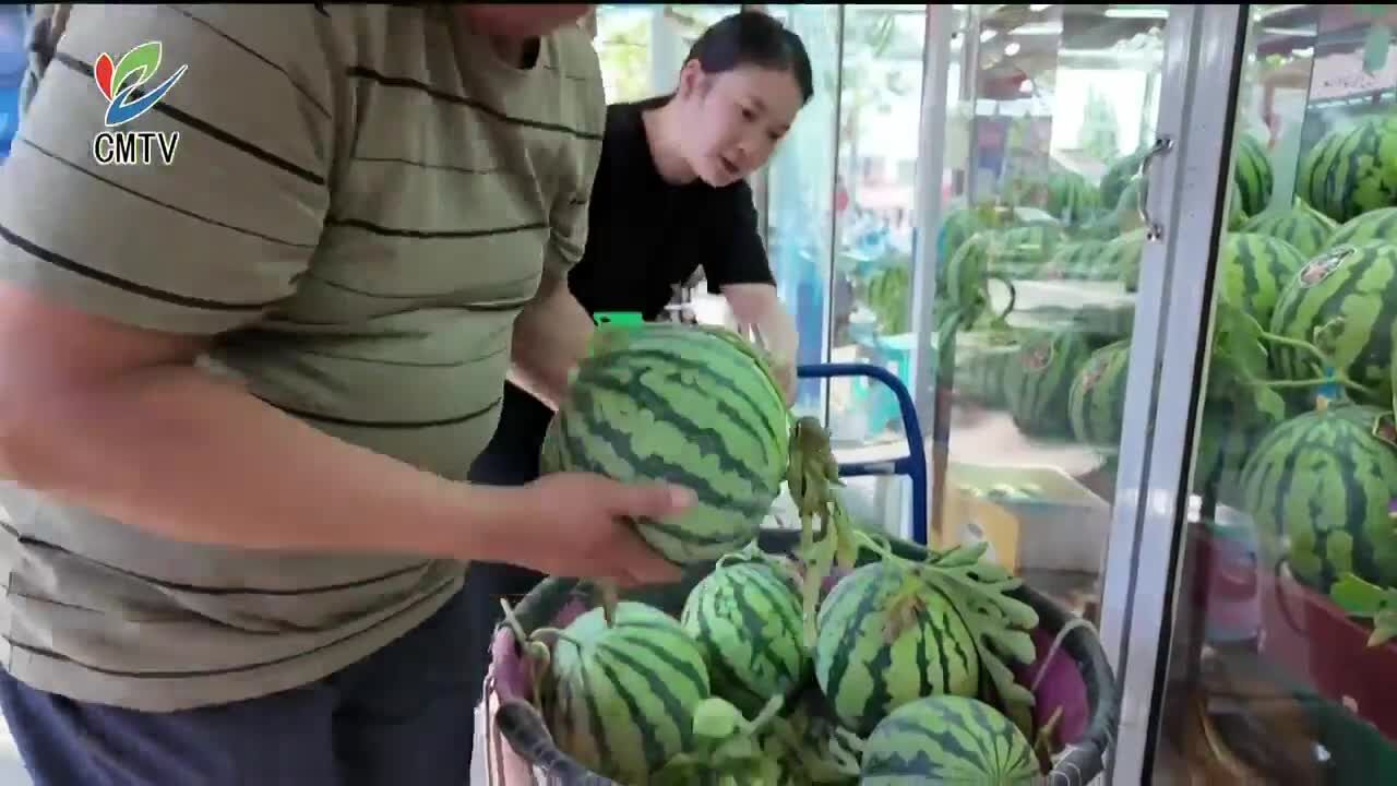 西瓜冷饮销售上涨 夏日“冰经济”升温