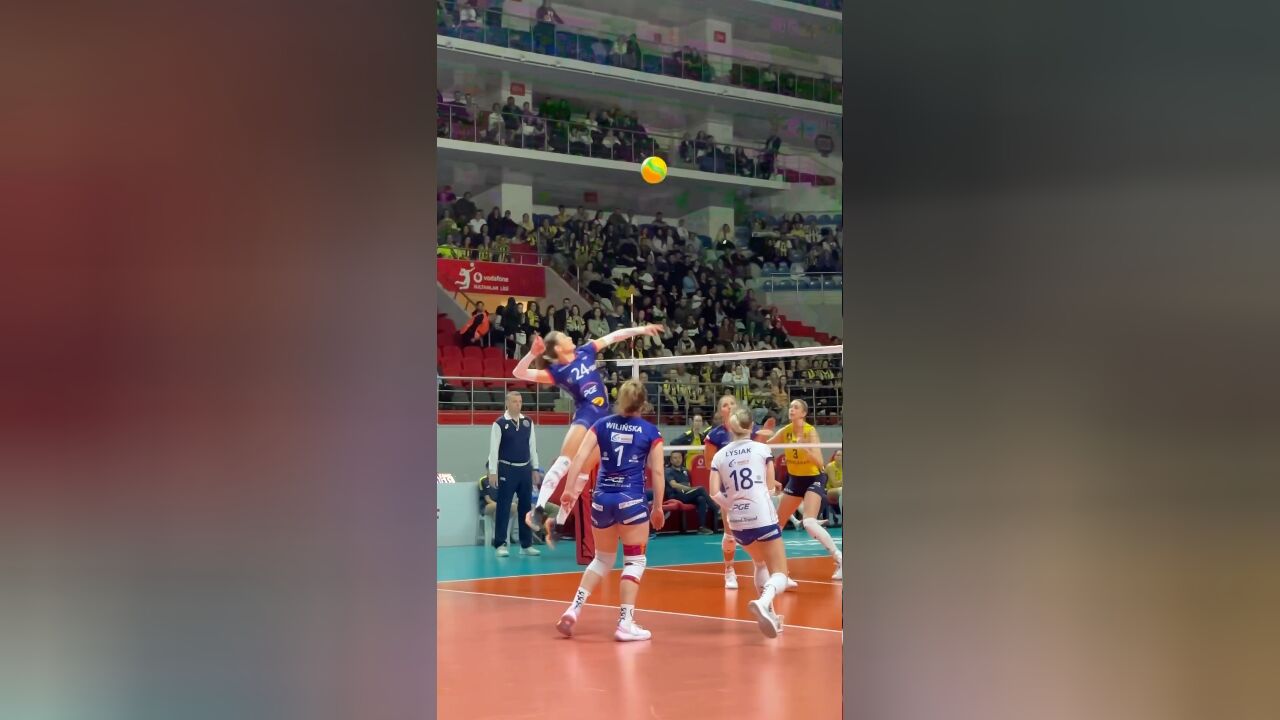 Volleyball!这位后攻大姐是不是挺面熟?