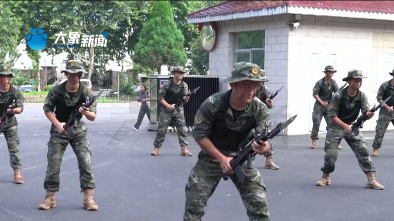 河南三门峡:军嫂萌娃进军营,感受军营文化生活,共度八一建军节