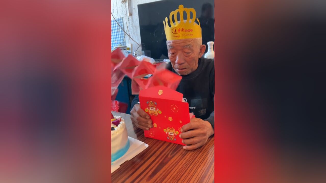 孙女给78岁爷爷准备神秘生日礼物,爷爷看后从惊到喜,感动到落泪