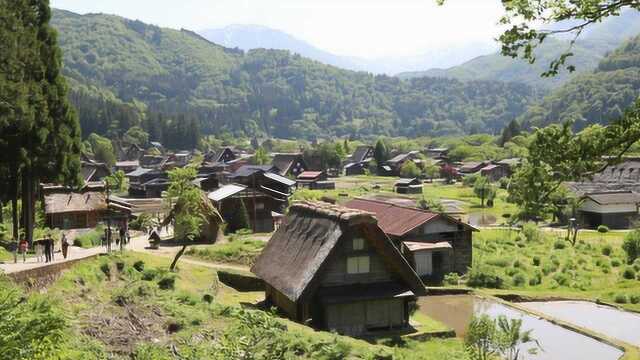 世界遗产看世界:白川乡合掌式建筑