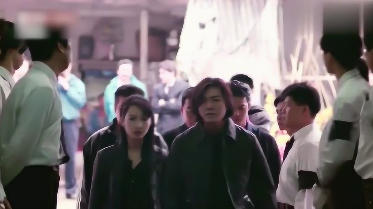 古惑仔b哥葬礼陈浩南前来上香洪兴除名难入场重情义泪满面